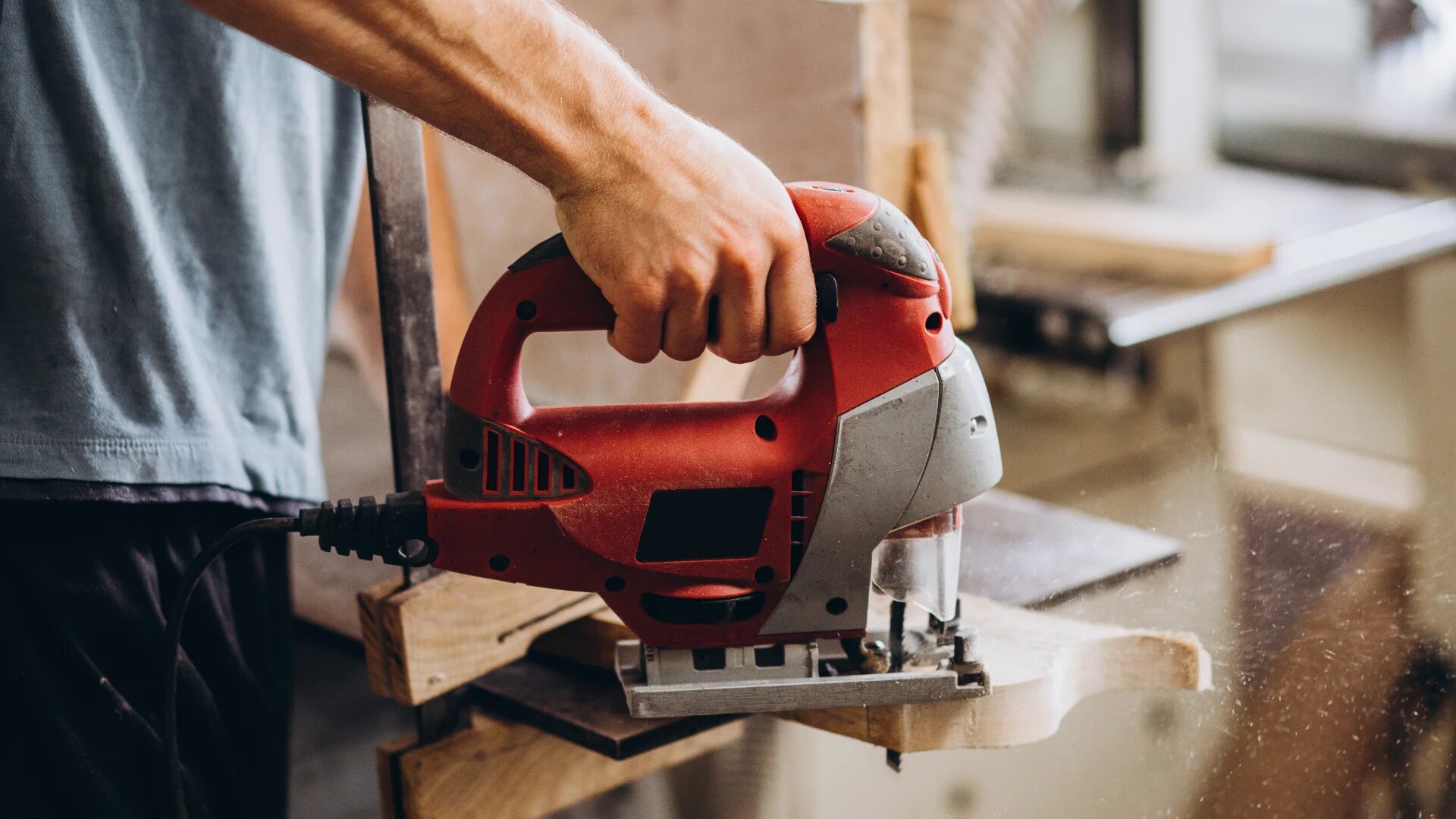 5 Essential Tools Every Beginner Carpenter Needs